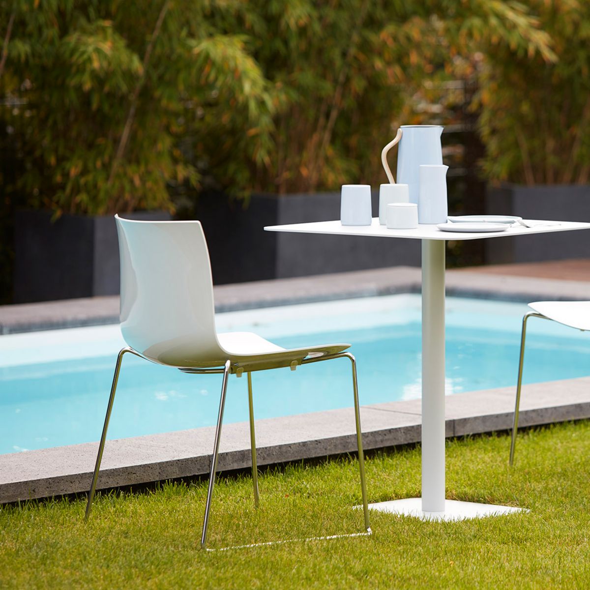 Mid-Century Round Corner Table Metal Pedestal Sofa Side End Table