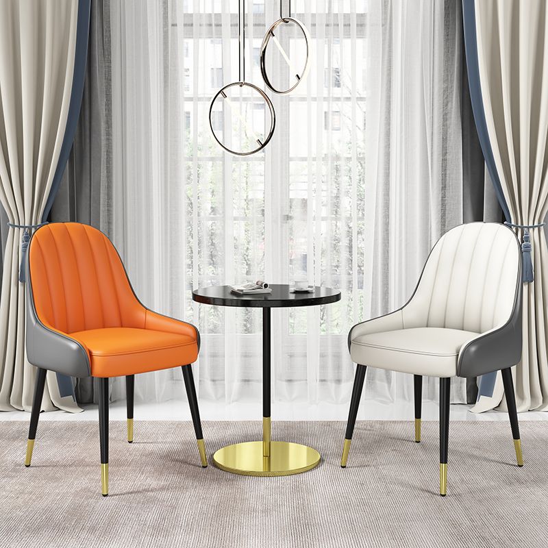 Silla de comedor tapizada de metal con respaldo Parsons de sillón escandinavo de interior