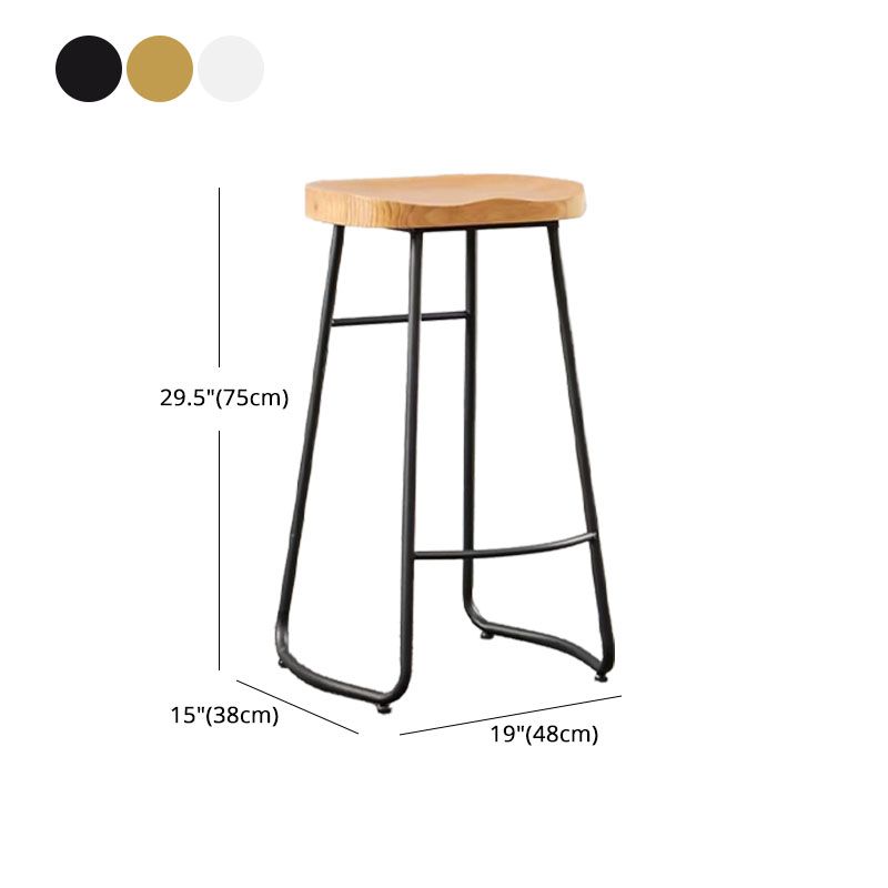 Barhosel für industrielle Style mit Schlittenrund-Sattel-Sitzschuhhocker für die Küche