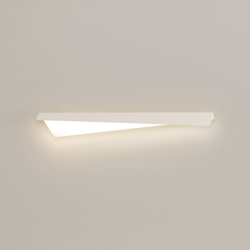 Metal Linear Shape Wall Light Modern Style 1-Light Wall Mounted Light Fixture in White