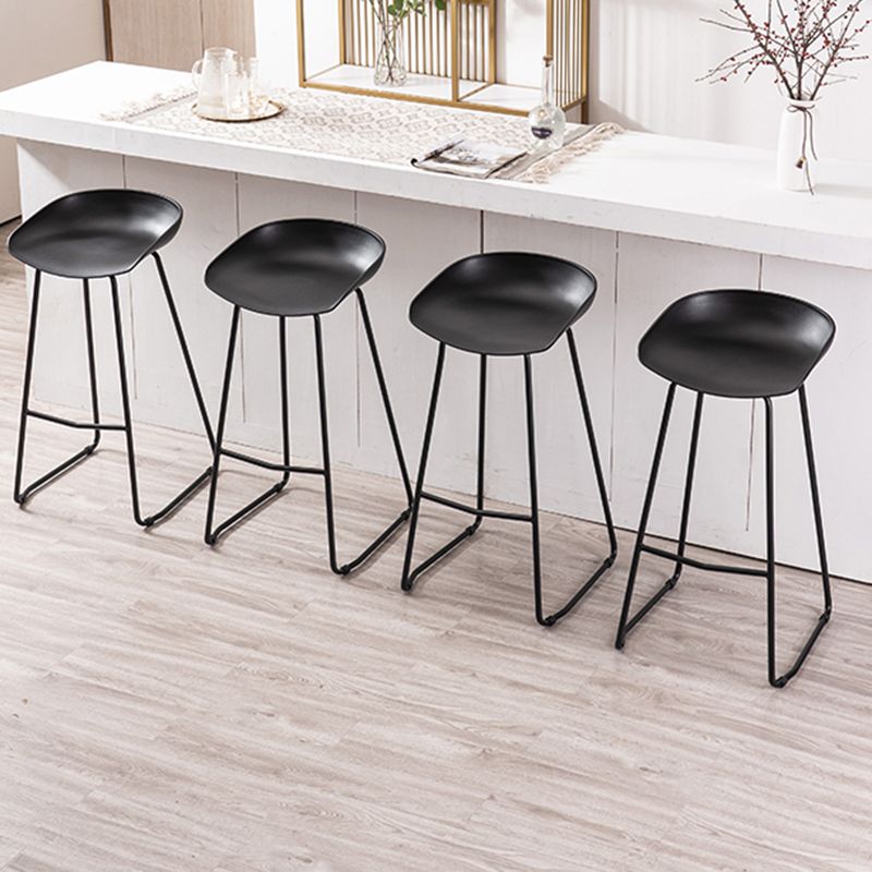 Modern Armless Backrest Counter Stool Iron Bar Stool with Plastic Seat