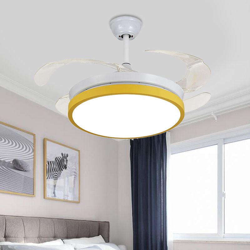 Lámpara de techo semi raspusco acrílico circular rosa/azul/amarillo 42.5 "W LED colgante colgante Luz para dormitorio con 4 cuchillas transparentes