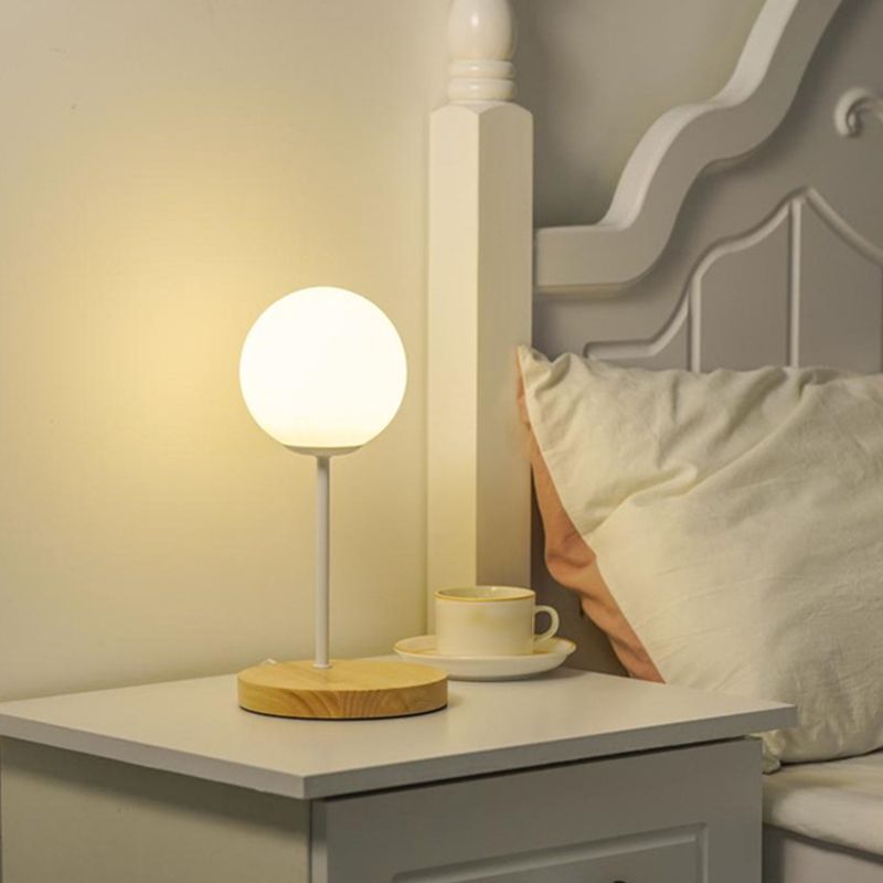 Lámpara de mesa LED Luz de escritorio de madera moderna con sombra Galss para sala de estar (el juguete no incluye)