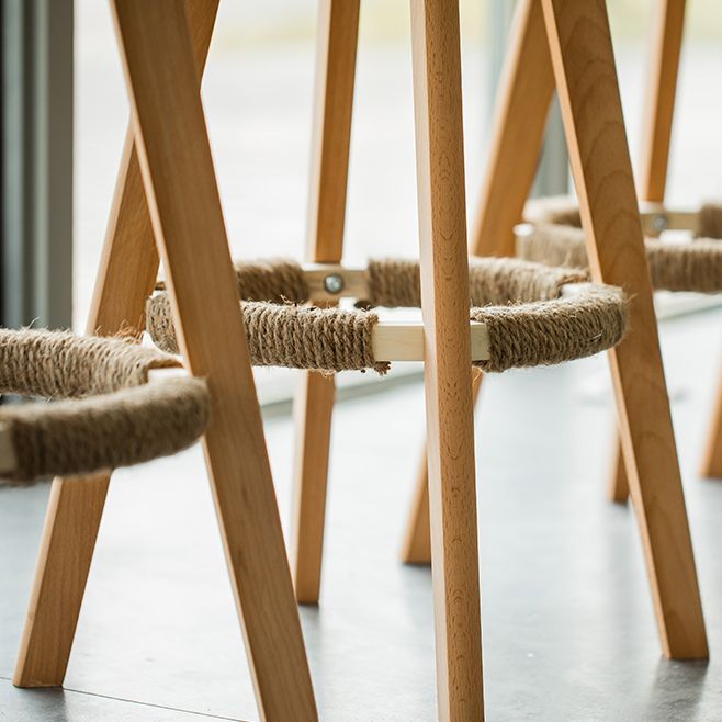 Tabouret de comptoir rotatif à dossier moderne, barre de ménage en bois avec coussin