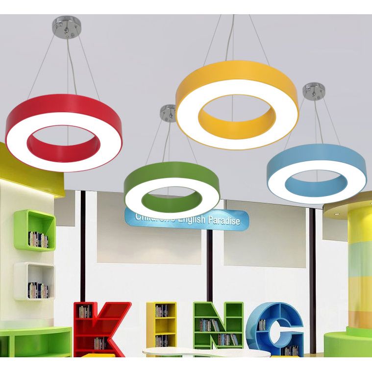 Luce a ciondolo a tamburo a LED integrato Luce a sospensione regolabile in metallo per sala da gioco