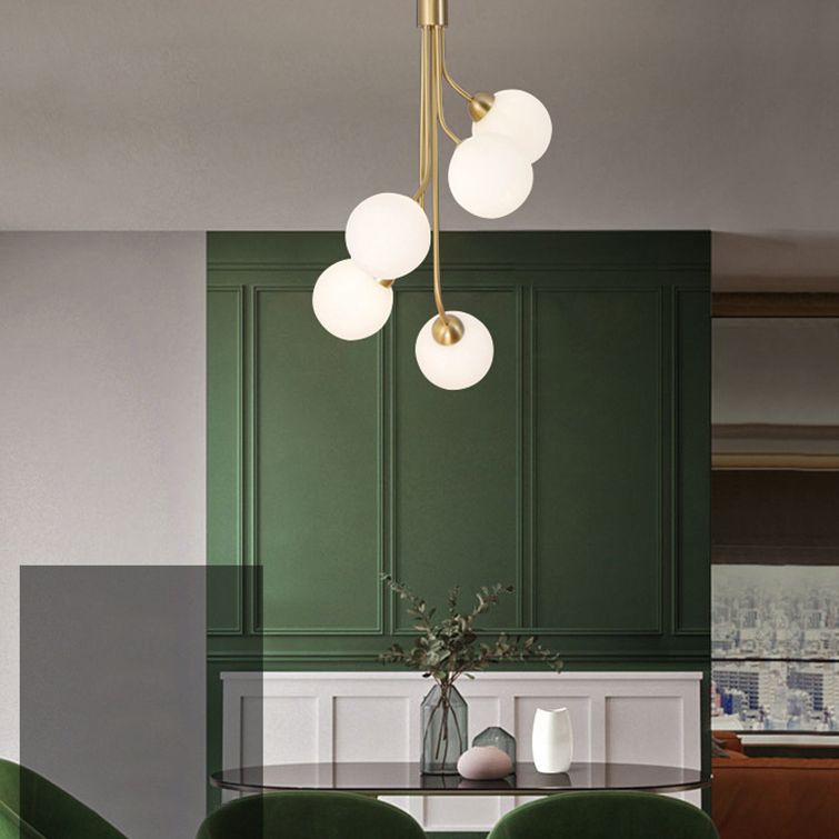 Postmoderne Starburst hängende Kronleuchter leichter Opal-Glasschatten Deckenkraut in Gold für Wohnzimmer