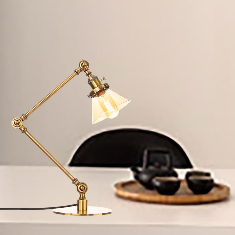 Table conique de style industriel clair Ambre / verre transparent et métal 1 lampe de table de chambre à coucher légère avec bras réglable en noir / laiton