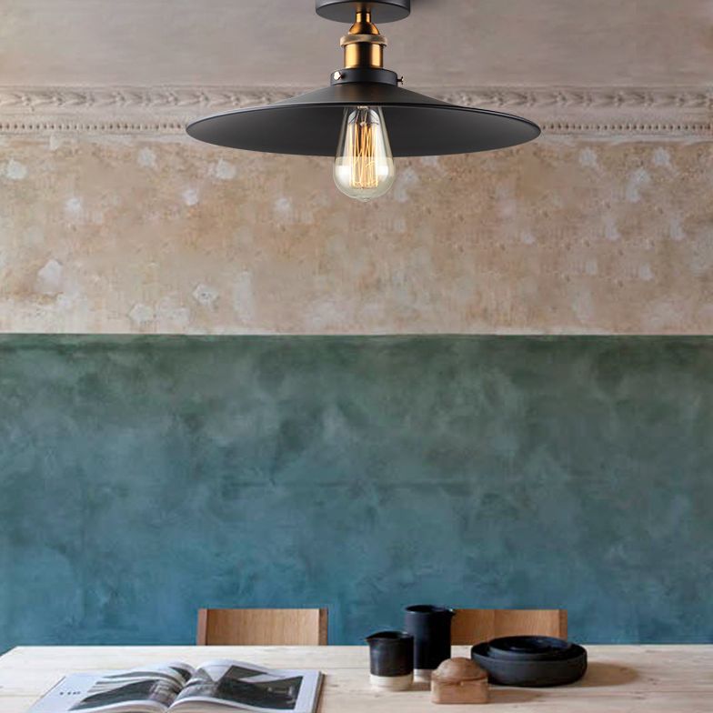 Lampada da soffitto industriale in metallo leggero con bordi smerigliati 1