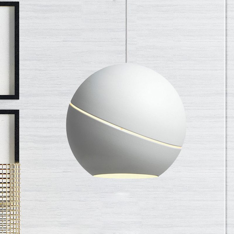 Schwarz/Zinnscheibe geschnittene Kugel Hängende Leuchte einfache Style 1 Light Metallic Anhängerlampe für Wohnzimmer