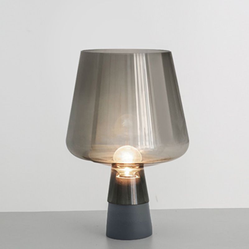 Lampada da comodino in vetro con lampada da tavolo affusolata ultramoderna per camera da letto
