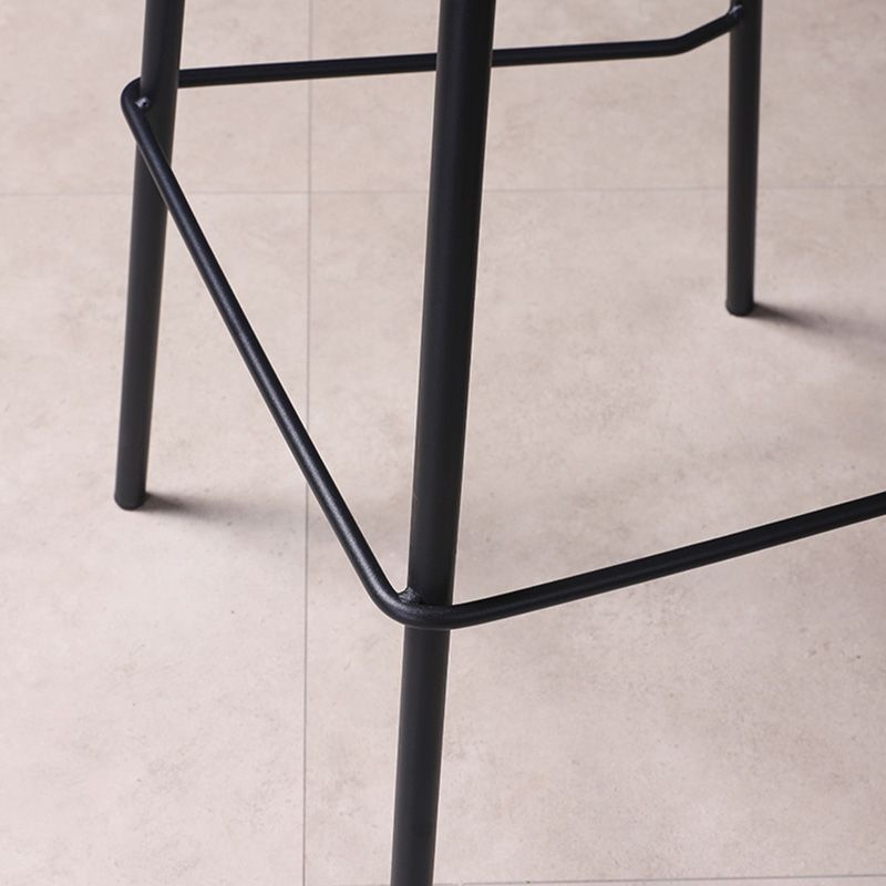 Barhocker aus Metall im Vintage-Stil mit niedriger Rückenlehne und Riemenpedal, 30-Zoll-Barhocker