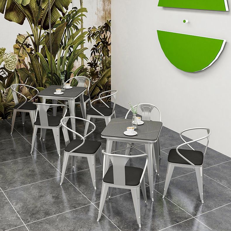 Mesa de comedor industrial Mesa de comedor de piedra sinterizada negra con base de trineo