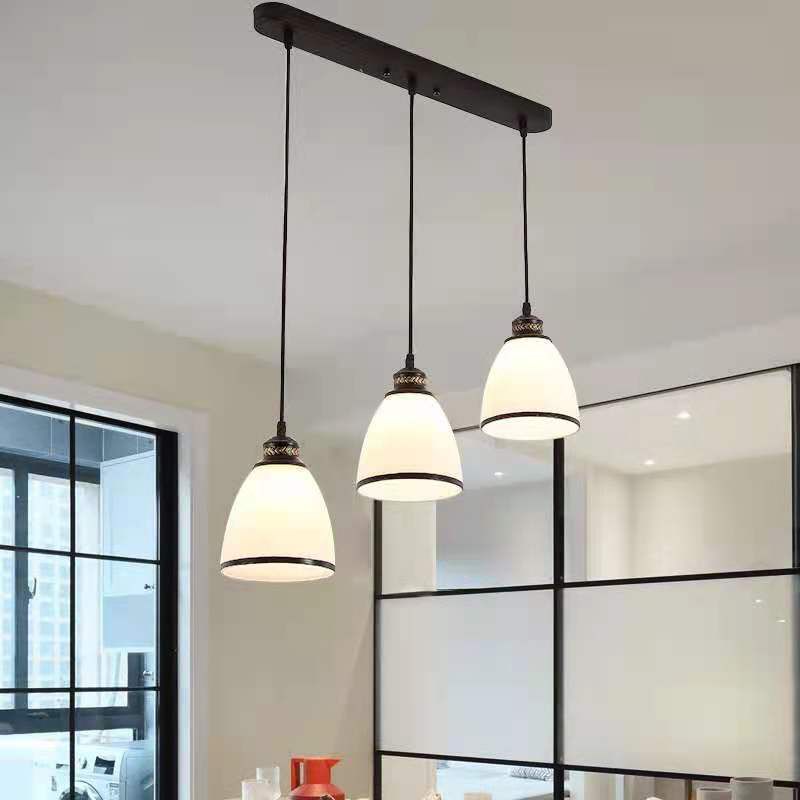 Lumière pendante noire à 3 légers en dôme en fer forgé moderne lampe suspendue avec une teinte en verre