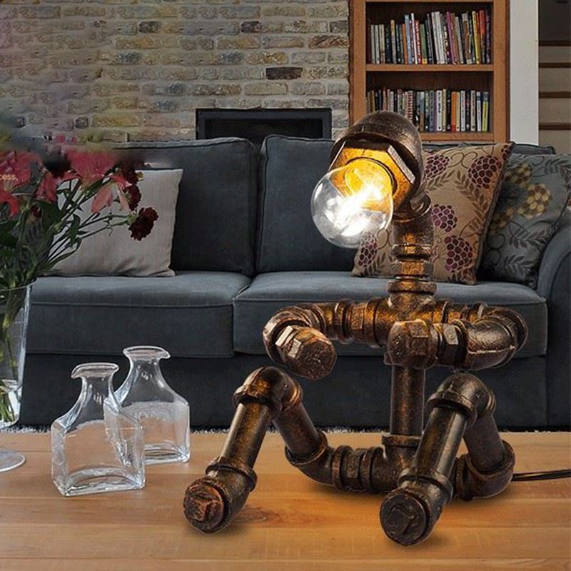 Lampada da tavolo robot di ferro seduta a vapore a steampunk a 1 teatro per il comodino in bronzo