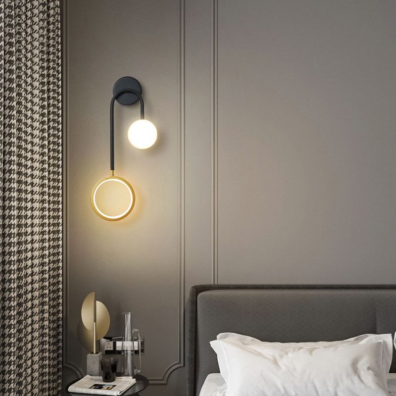 Acrílico modernista 2 luces LED Montaje Lucing Lámpara de pared Lámpara de pared en oro y negro