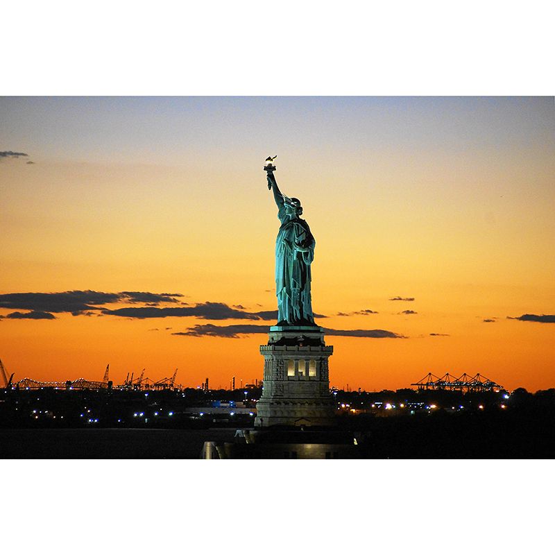Statue of Liberty Building Mural Moisture Resistant Living Room Wall Mural