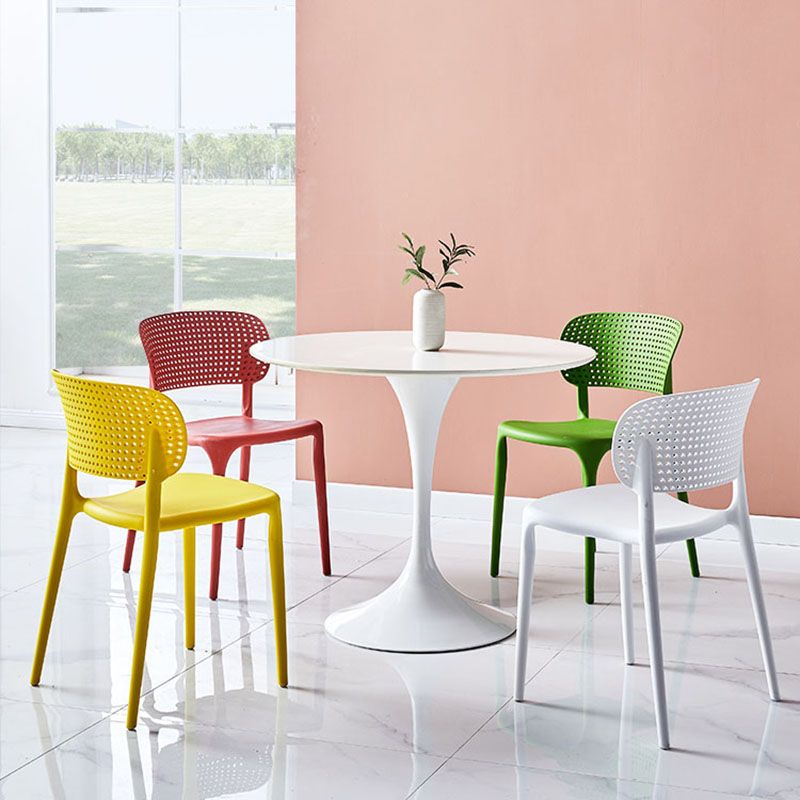 Silla lateral casera de plástico apilable Silla de comedor con respaldo abierto contemporáneo