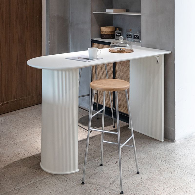 Taburete de bar interior sin brazos, redondo y moderno, con reposapiés y base de acero