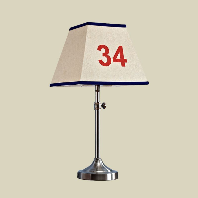 Pagoda Metal Table Lampe avec motif de numéro d'éclairage nocturne beige unique contemporain pour chambre à coucher