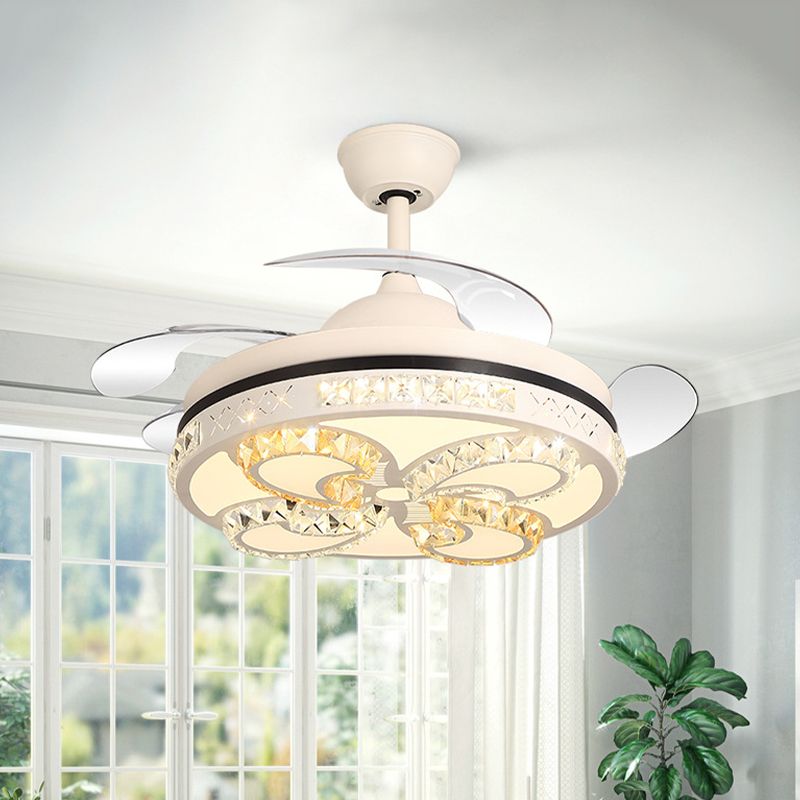 Matte witte LED Semi Flush Mount Nordic Crystal Butterfly Flush Mount plafondventilator Licht met 4-blade, 42 "breed