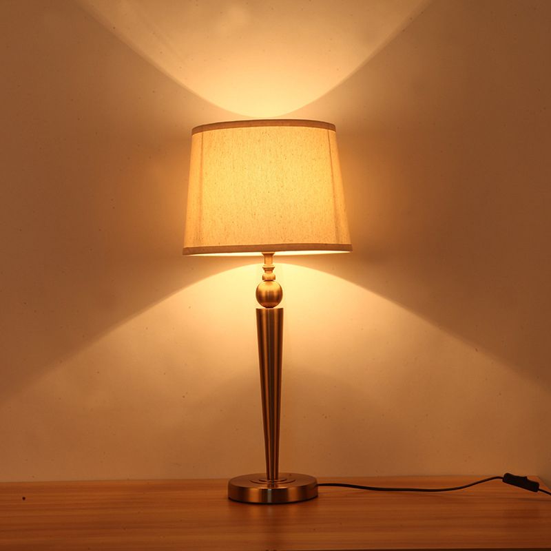 Taps toelopende tafellamp moderne stof 1 kop wit nachtkastje licht voor hotel