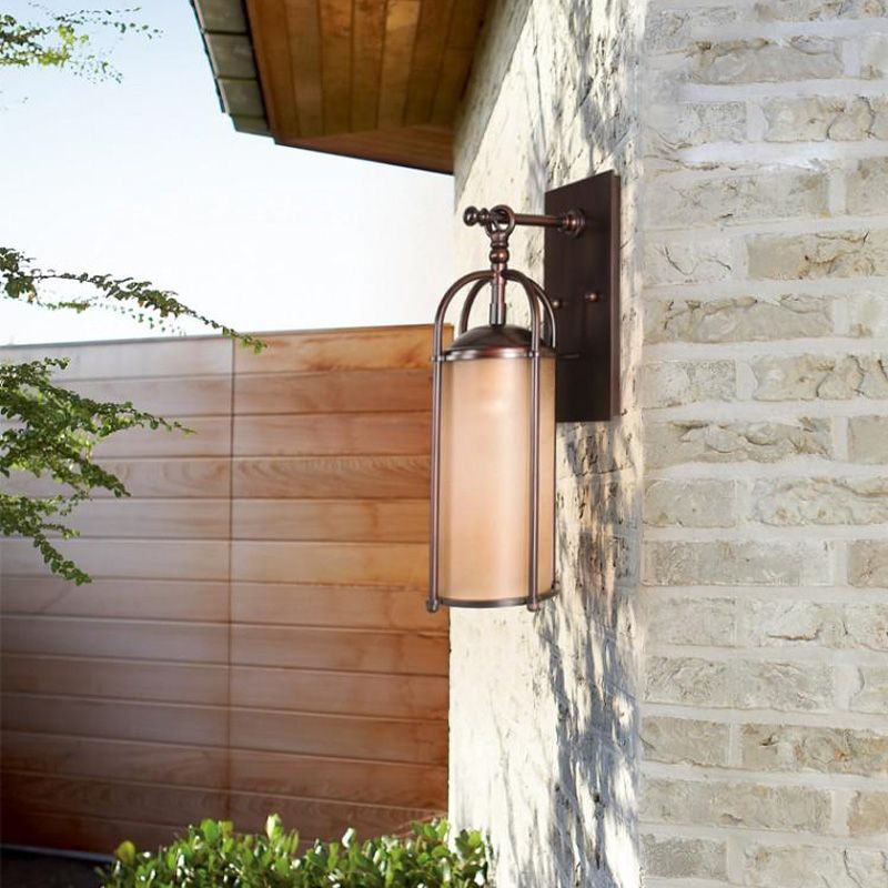 Zylindrisch gefrostete Glas Wandleuchte Industrielle Einzelbirne Schlafzimmerleuchte mit Metallrückenplatte in Bronze