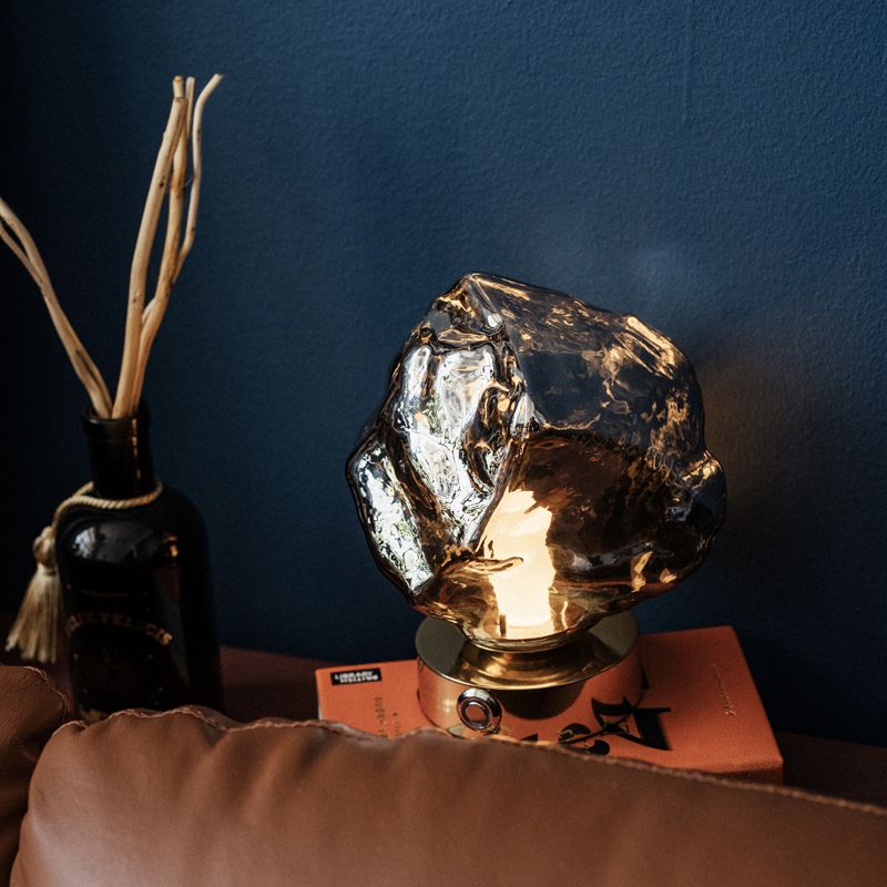 Lámpara de mesa de oro de 1 luces de color nocturna de vidrio en forma de piedra