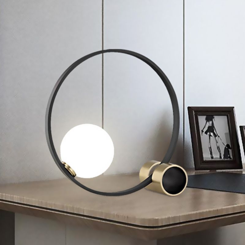 1 Glühbirnenkreis Schreibtisch Licht moderne Metallnachttischlampe in Schwarz mit Milchglasschatten