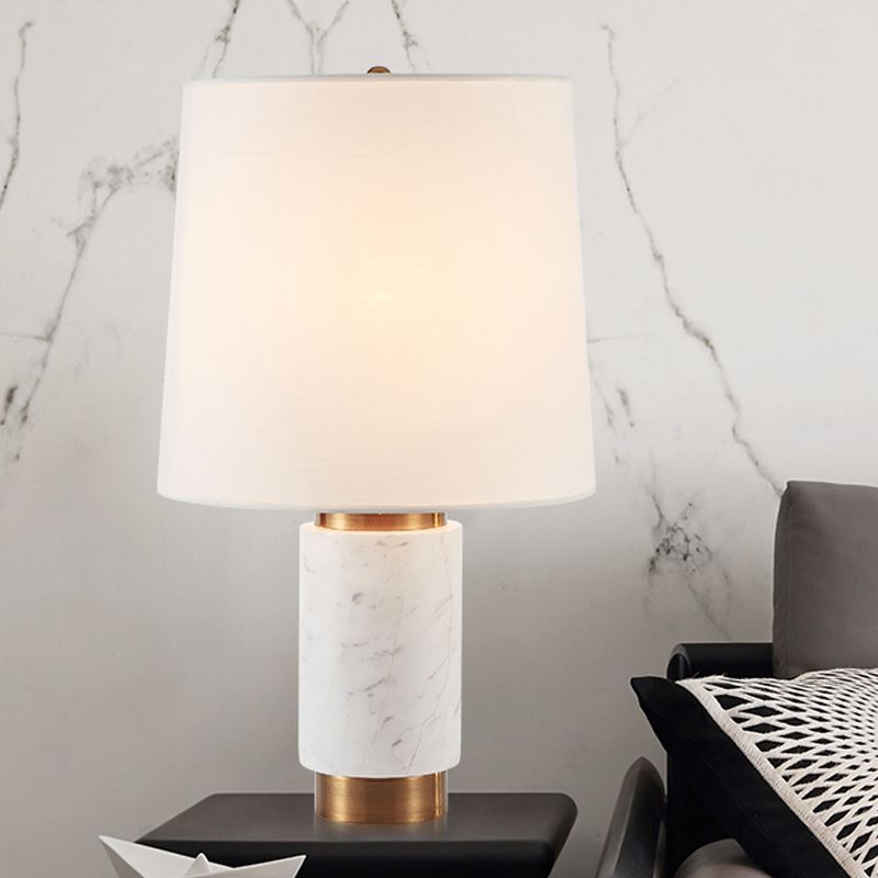 Luz de mesa cónica de tela Contemporánea 1 Bulbo Lámpara de escritorio pequeño blanco para sala de estar