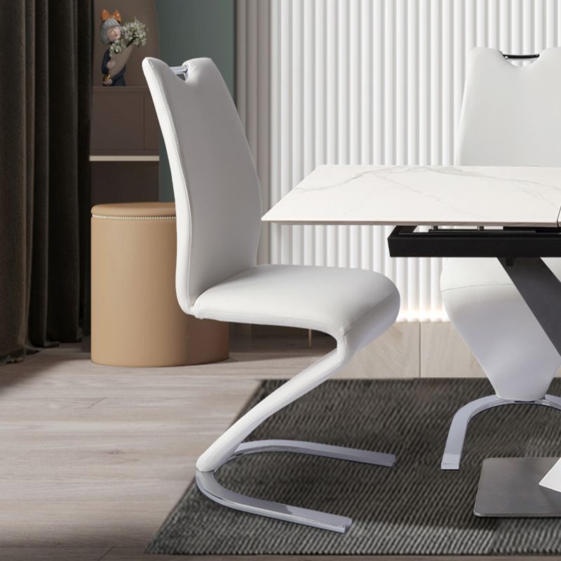 Silla de comedor de cuero PU moderna, sillas de comedor de metal sin brazos para uso en restaurantes