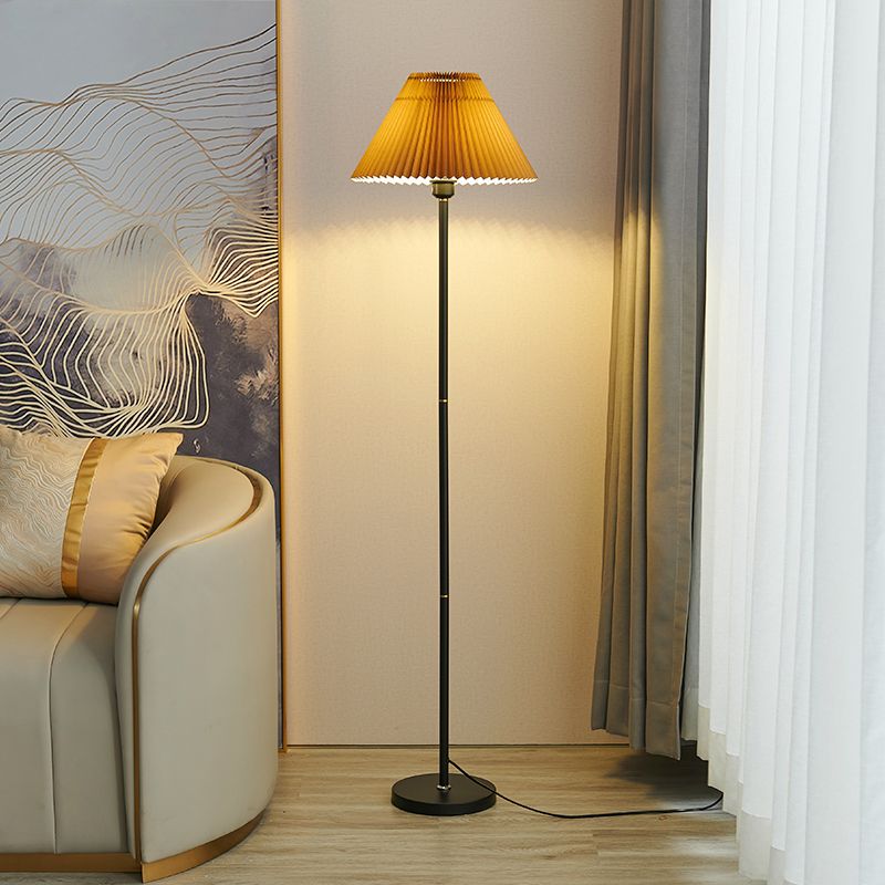1 leichte kegelförmige Standardlampen moderne Stoffstehlampen für Wohnzimmer