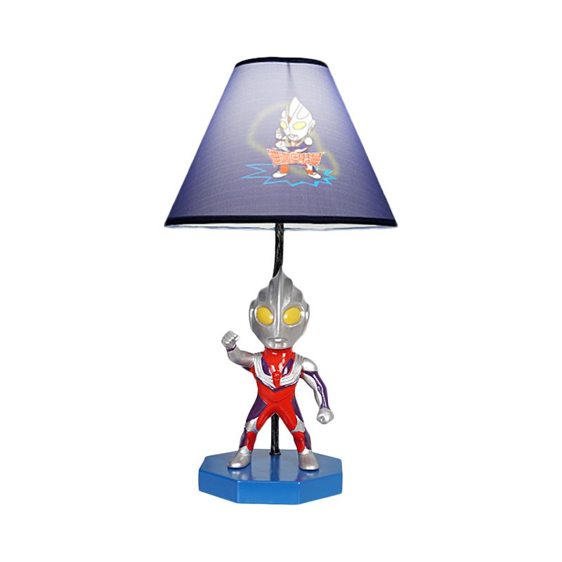 Lampada da tavolo blu a botte/trapezio per bambini, illuminazione da comodino in tessuto a 1 testa con decorazione Ultraman