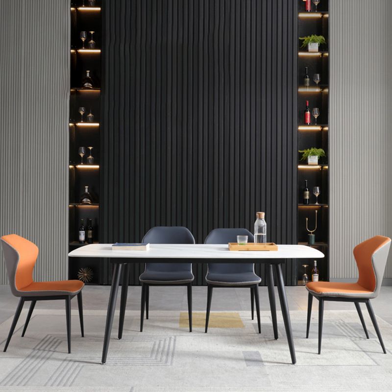 Table de table contemporaine avec table en pierre fritte et chaises rembourrées