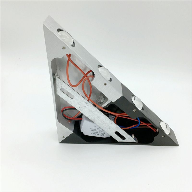 Lámpara de pared LED de aluminio triangular de aluminio de 9 "de ancho accesorio de iluminación decorativa interior en negro + blanco