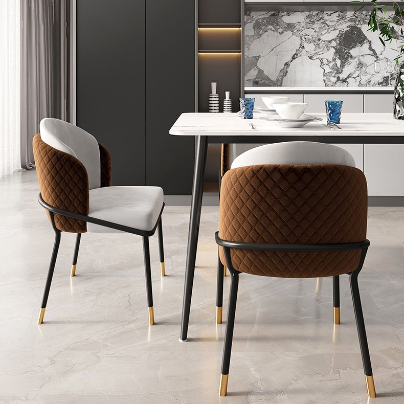Scandinavische stijl gestoffeerde zijstoelen stevige rugarmloze eetkamerstoelen voor thuis