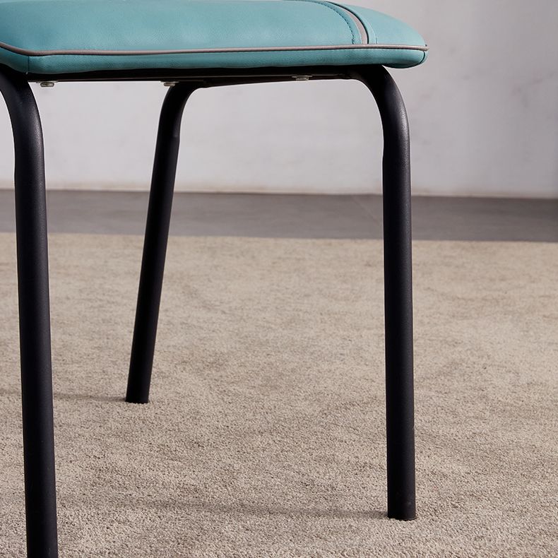 Silla lateral de comedor de metal contemporáneo, silla sin brazos con respaldo sólido
