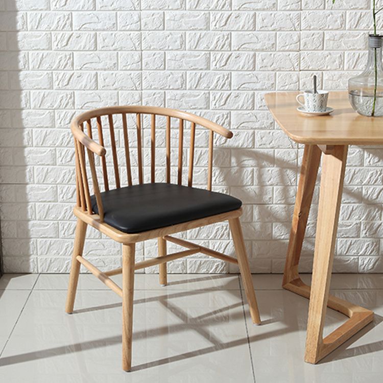 Restaurant contemporain dinant la chaise de salle à manger arrière en bois de chaise de bras