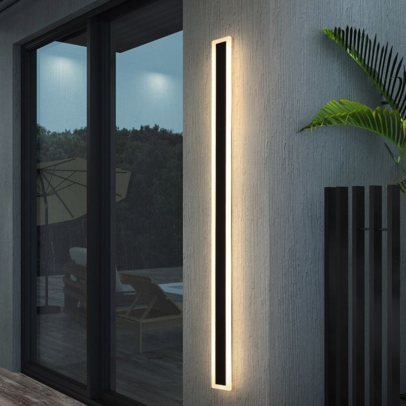 1 Light Linear Wall Sconce Contemporary Metal Wall Mounted Lighting in Black