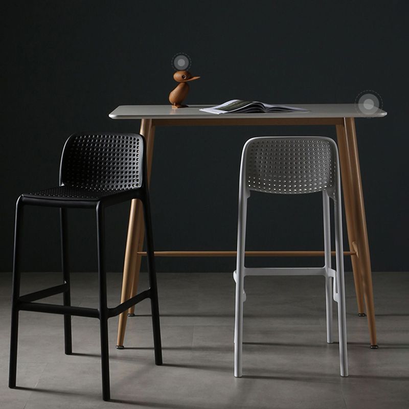 29,9 Zoll Plastik für zeitgenössische armlose Hocker Low Back Bar Hocker für das Restaurant