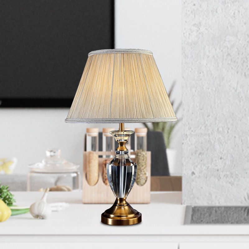 Tombre de tela Tombra plisada Luz de noche de estilo tradicional 1 Lámpara de mesa de dormitorio ligero en gris crema con base de cristal de urna