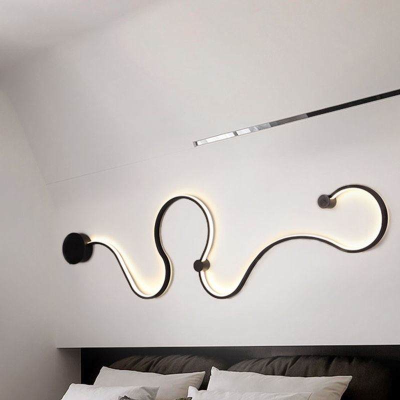 Metallic Snake-Like LED Wall Lamp Nordic Style Black Wall Sconce Lighting for Living Room