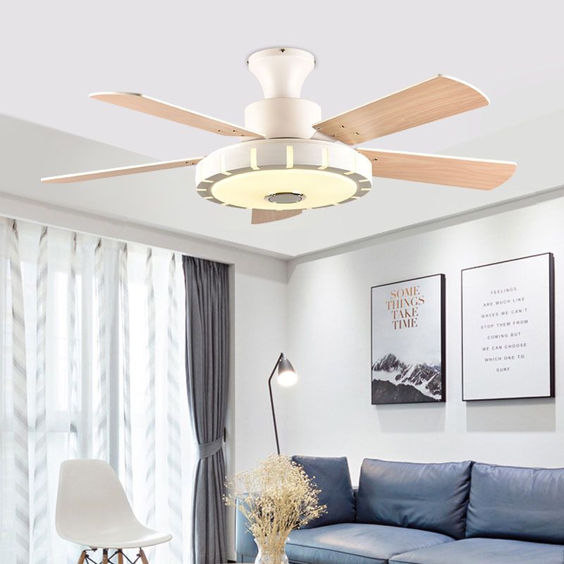 Lámpara de ventilador de sala de estar circular Modernismo LED de metal 32 "W Luz de techo de montaje de semi rascilla blanca con 5 cuchillas