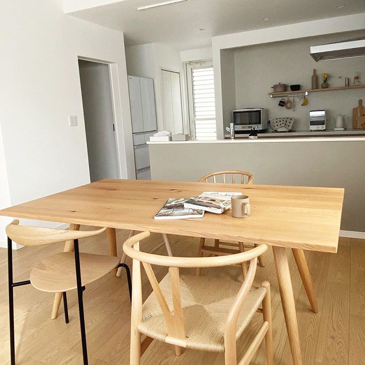 Zeitgenössischer Stil Kiefern Esstisch 4 Bein