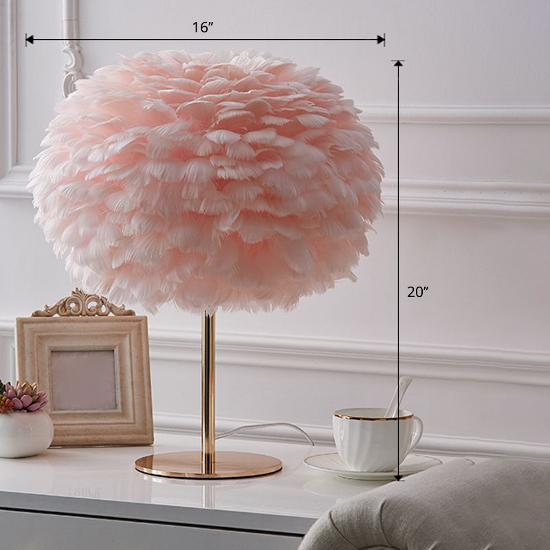 Lampada da tavolo con accento per soggiorno, lampada da comodino sferica in stile nordico con piume leggere a 1 testa