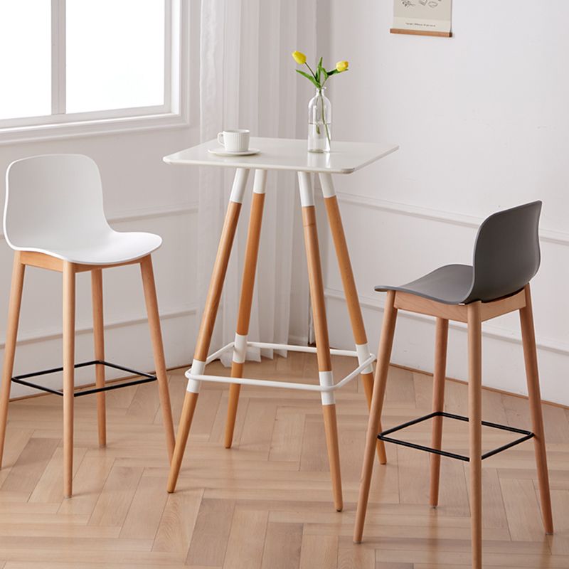 Modern Low Back Stool Plastic Footrest Bar Stool with Solid Wood Legs