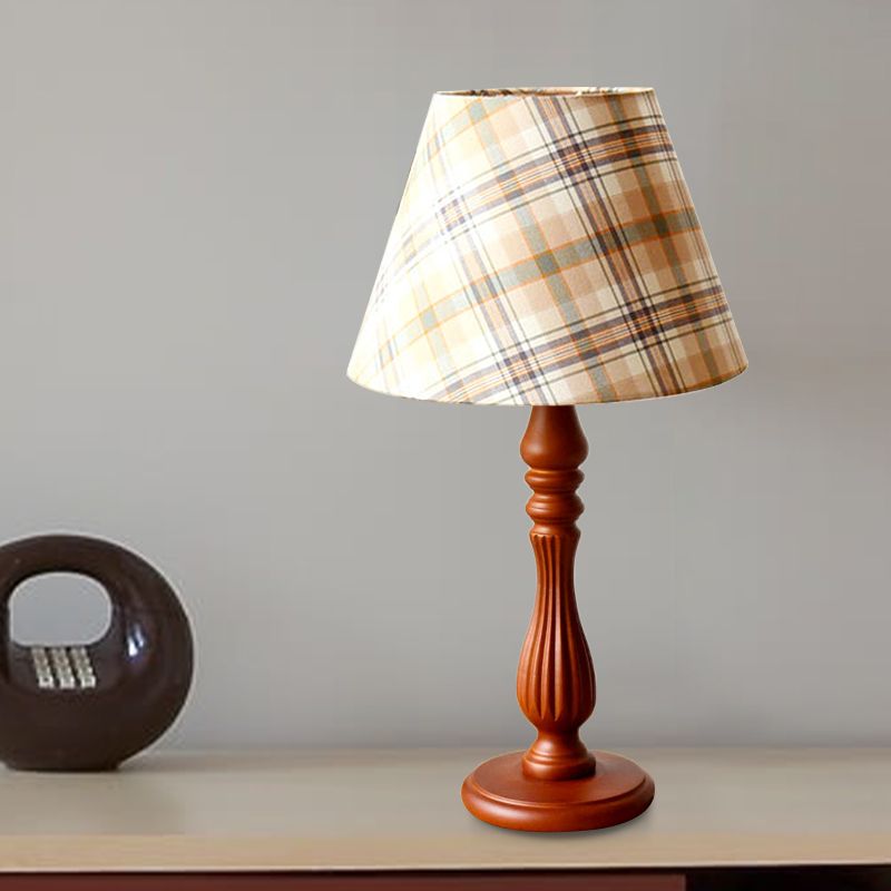 Rood/blauw/groen 1 lichte taakverlichting klassieke stof vat vorm nachttafellamp voor slaapkamer met houten basis