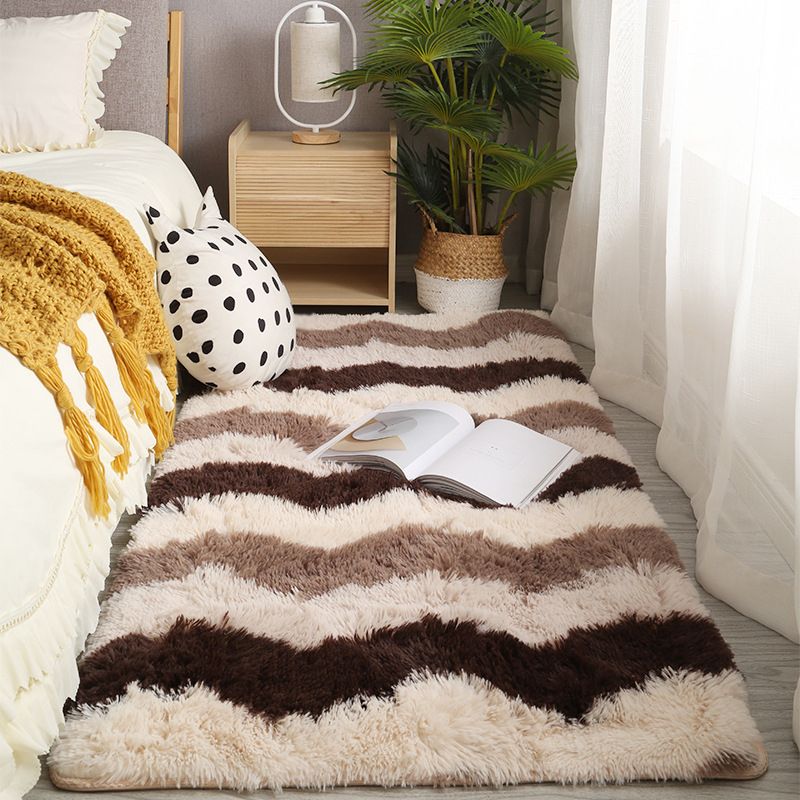 White Tone Relaxing Area Carpet Polyester Stripe Print Indoor Rug Anti-Slip Backing Carpet for Living Room