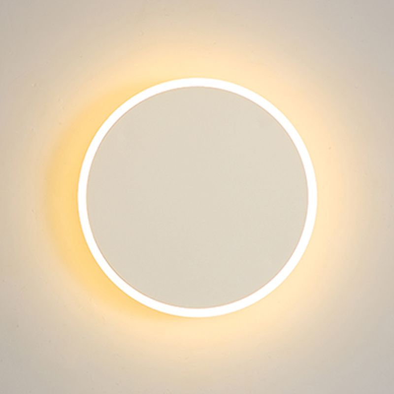 Round Shape Metal Wall Light Modern Style 1 Light Wall Mount Light in White