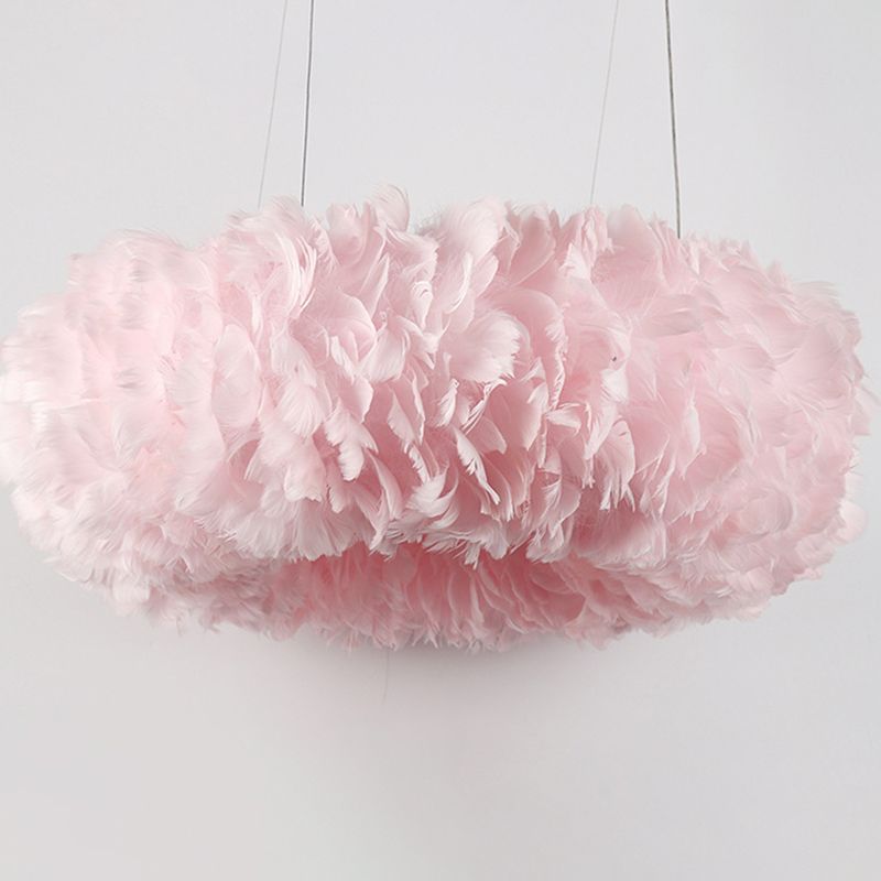 Il lampadario a forma di ciondolo a forma di ciambella rosa illuminazione lampadario piuma per camera da letto