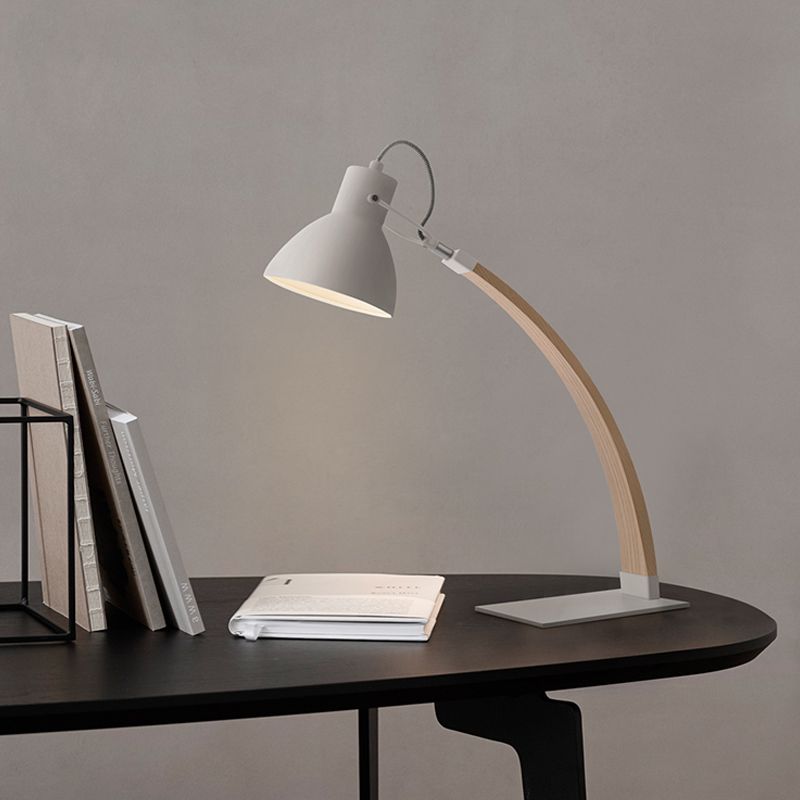 Mesa abovedada Lámpara de escritorio de metal moderno 1 cabeza 1 cabeza con brazo de madera curva